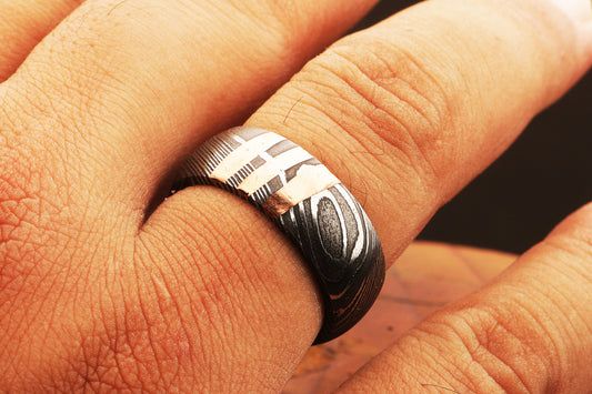 Captivated Damascus Steel Marble Grain Ring with Embedded Brass Cut Lines.Pro7018