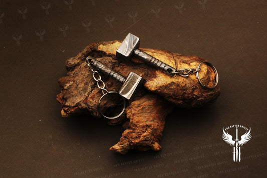 Handmade Damascus steel Thor Shape Hammer Keychain in Wooden Box. Pro1731