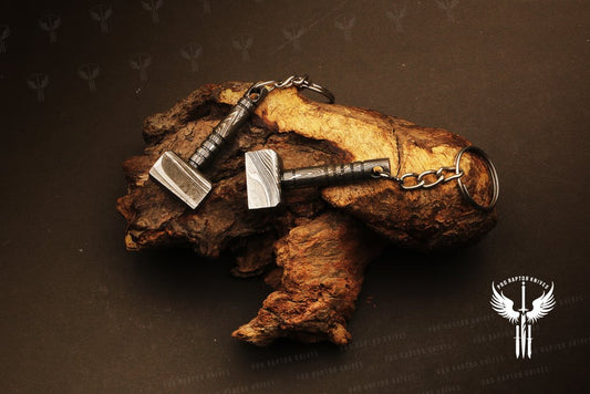 Handmade Damascus steel Thor Shape Hammer Keychain in Wooden Box. Pro1731