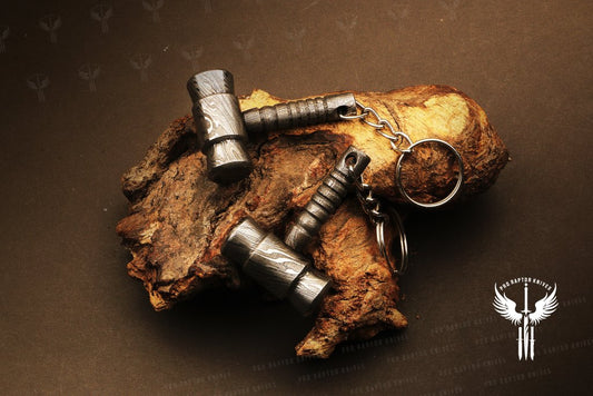 Handmade Damascus steel Gavel shape Hammer Keychain in Wooden Box. Pro1732