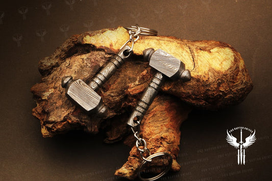 Handmade Damascus steel Sharp Edge Shape Hammer Keychain in Wooden Box. Pro1734