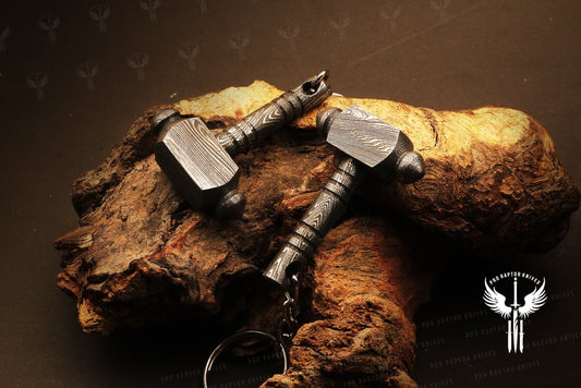 Handmade Damascus steel Sharp Edge Shape Hammer Keychain in Wooden Box. Pro1734