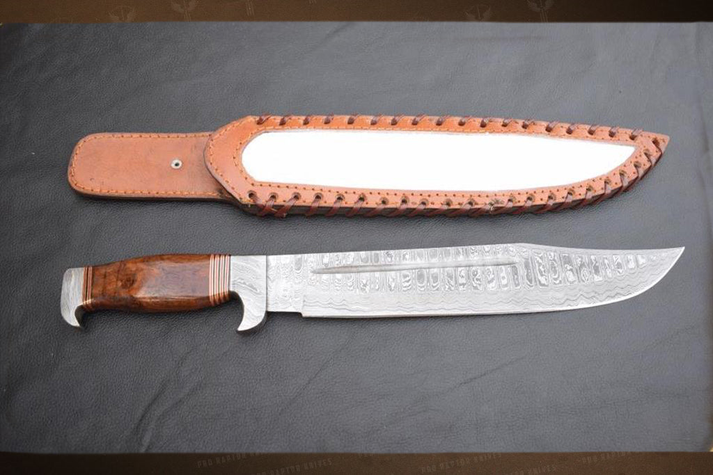 Handmade Damascus Steel Hunting Bowie with Rosewood and Brass lining handle. Pro-Vigoroso1462