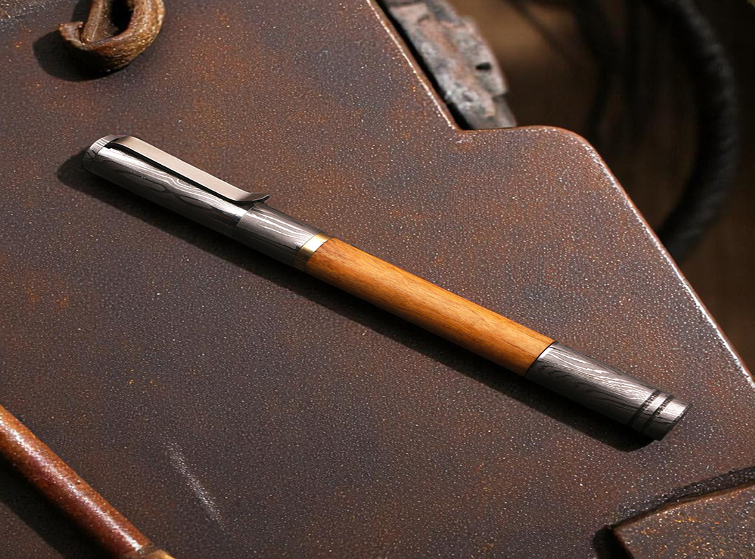 Handmade Damascus steel & Oak Wood Barrel Ballpoint Pen with Deep Pocket Clipper. Free Engraving and USA Shipping. Pro-Regalo7010