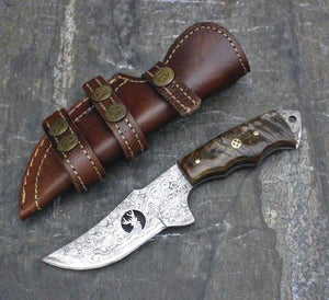 Custom Handmade Damascus Steel Camping Skinner Gear with Lamb Horn Handle. Pro-Tenace1521