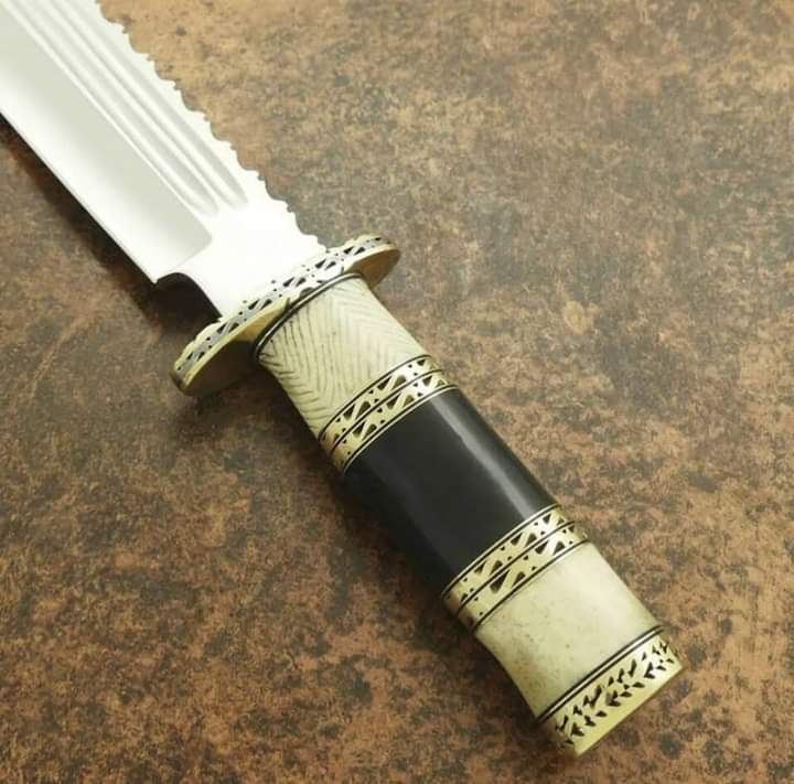 Handmade Damascus Steel Camel Bone Horn Handle Hunting Bowie Knife. Pro1466