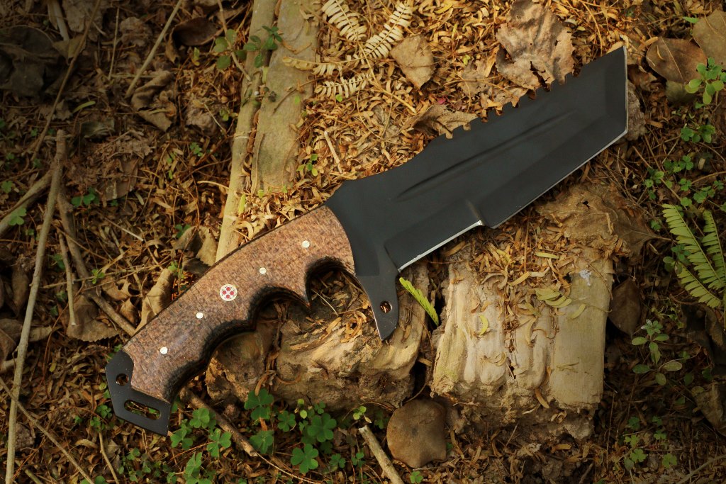 High carbon steel black coated hunting TANTO knife with free leather cover. Pro-Capolavoro1847