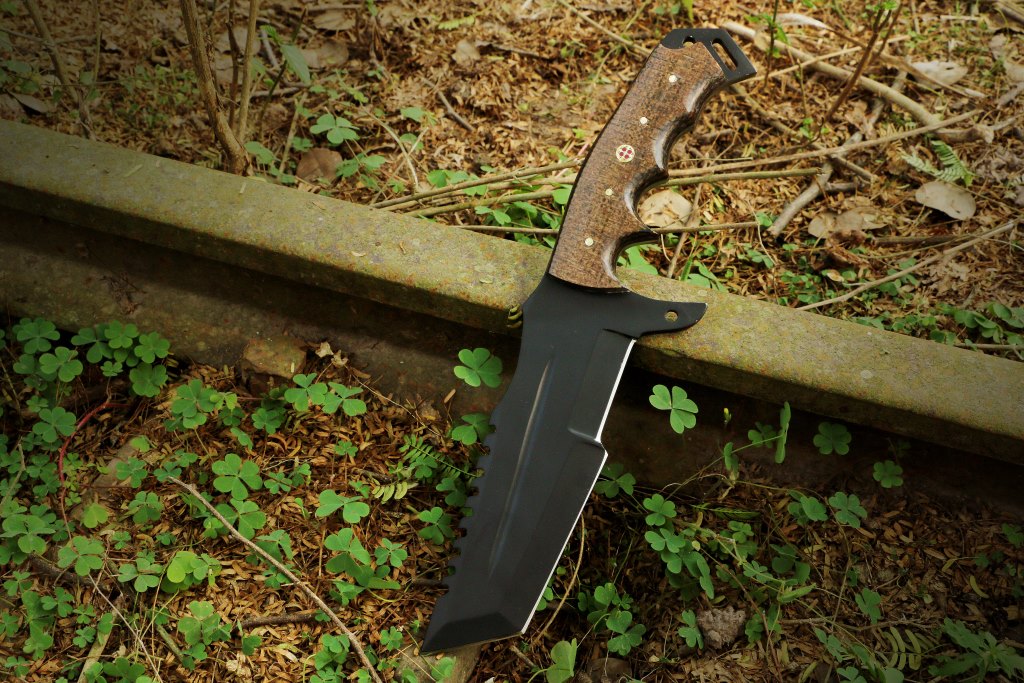 High carbon steel black coated hunting TANTO knife with free leather cover. Pro-Capolavoro1847