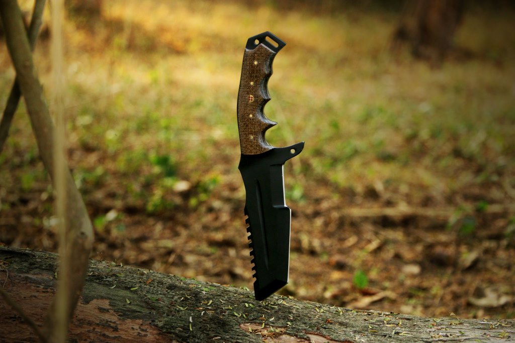 High carbon steel black coated hunting TANTO knife with free leather cover. Pro-Capolavoro1847