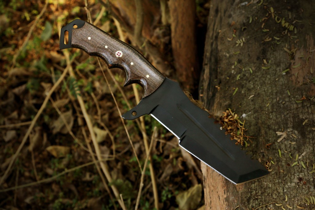 High carbon steel black coated hunting TANTO knife with free leather cover. Pro-Capolavoro1847