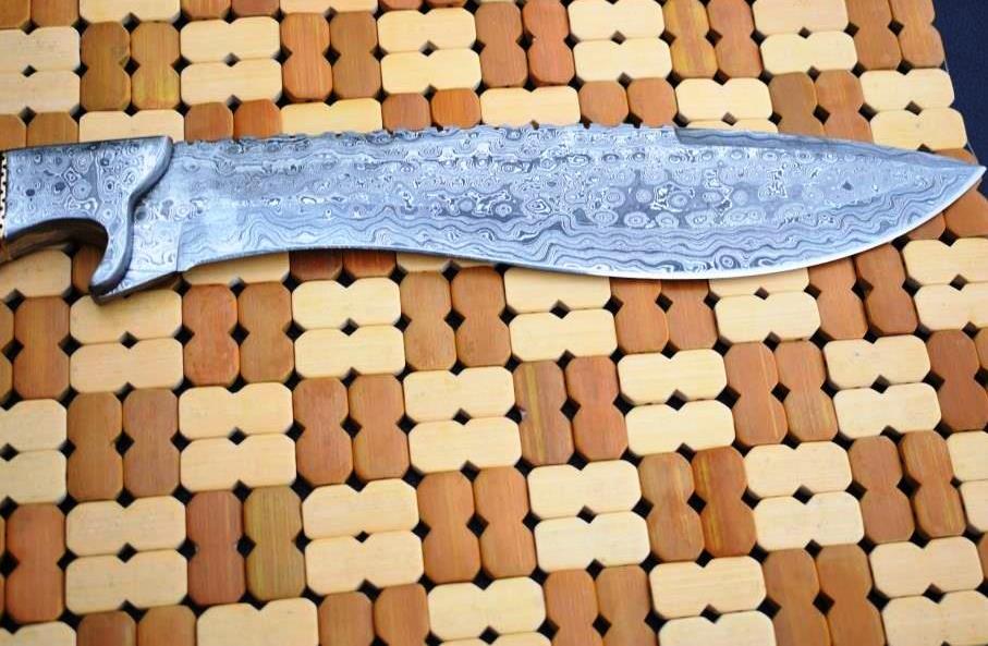 Handmade Damascus Steel Hunting Bowie Knife with Bull Horn Handle. Pro-Vigoroso1461