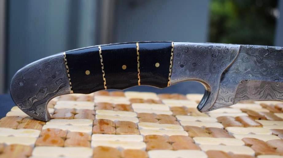 Handmade Damascus Steel Hunting Bowie Knife with Bull Horn Handle. Pro-Vigoroso1461