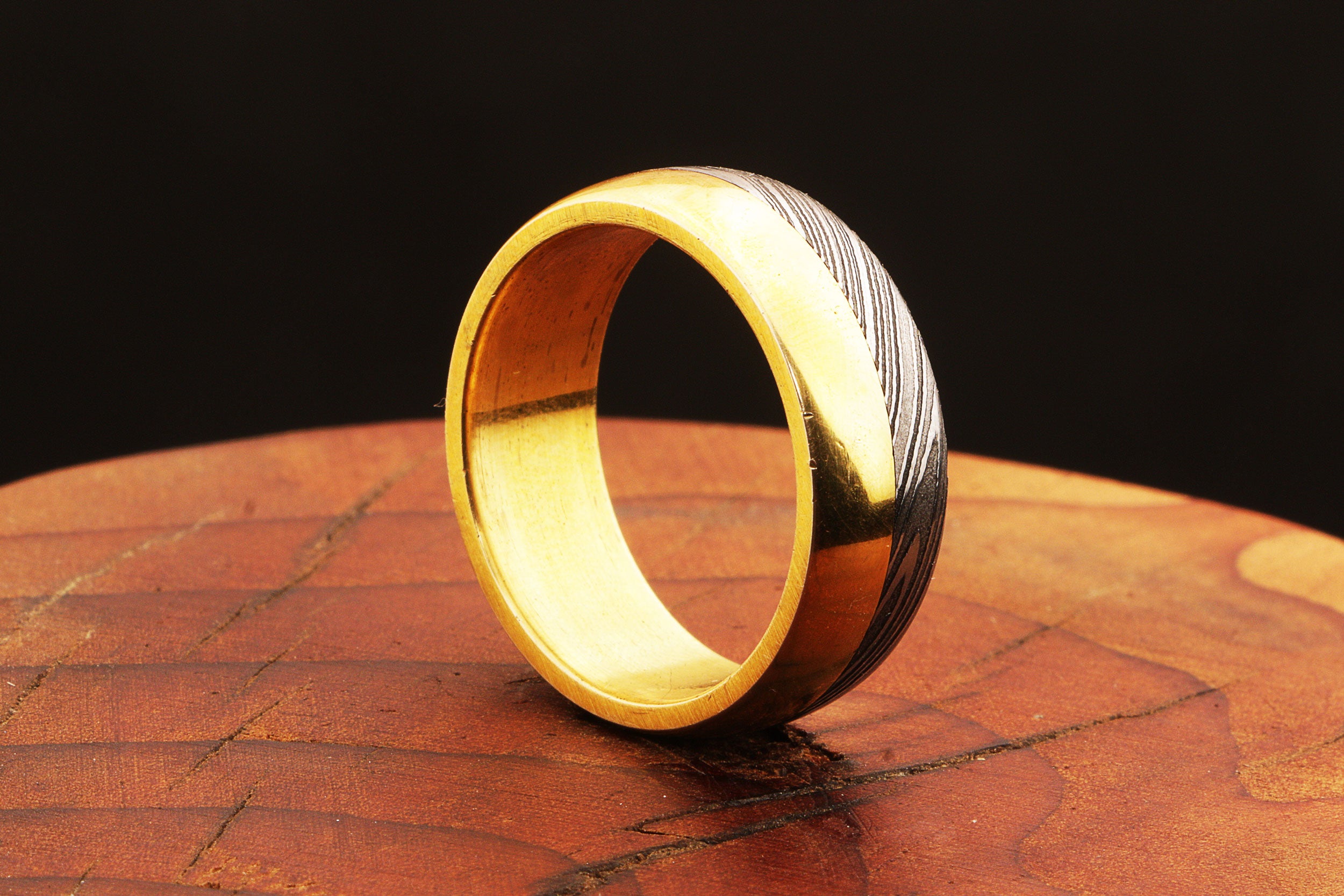 Captivated Handmade Brass and Damascus Steel Edges Ring with Brass Inlay.Pro-Regalo7011