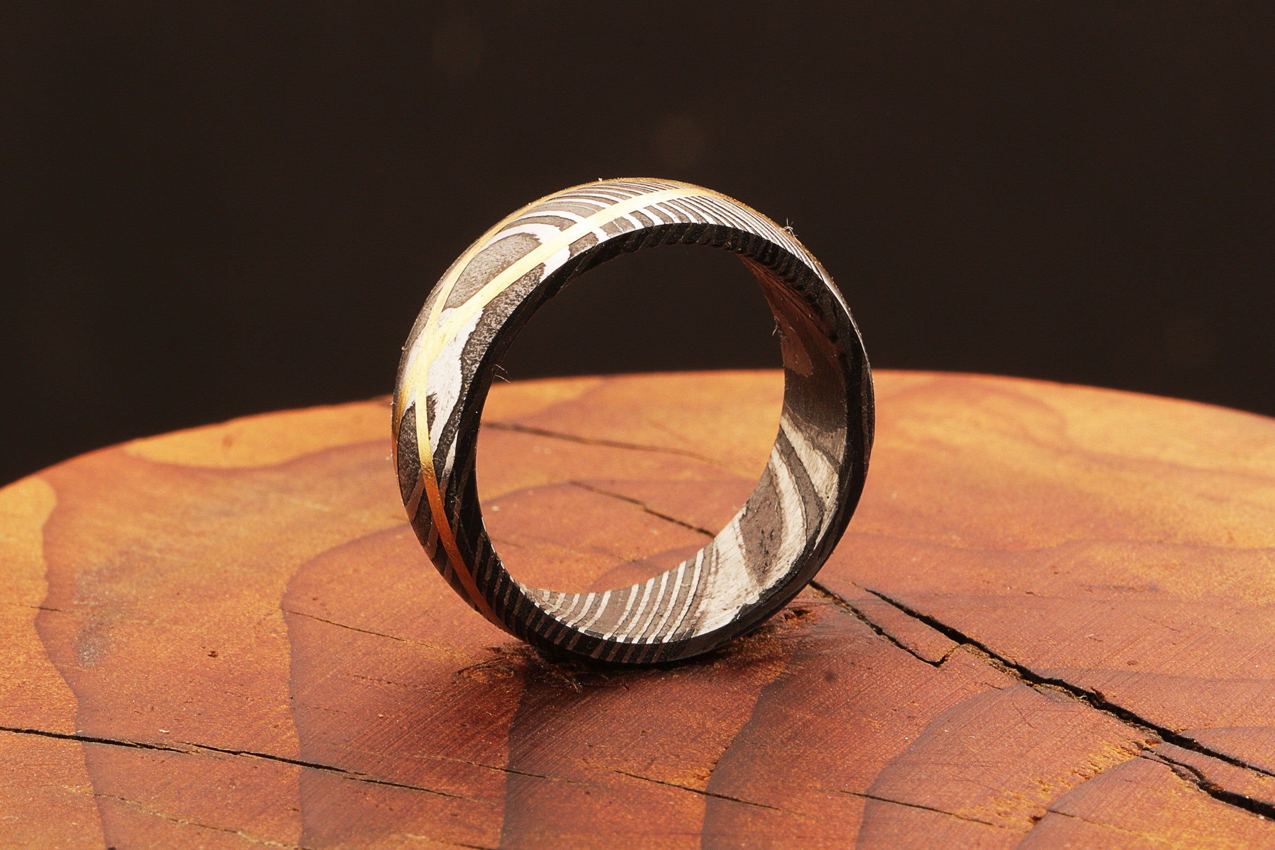 Enthralling Damascus steel Ring with Brass DNA Design Lining. Packed in Special Box. Pro-Regalo7013