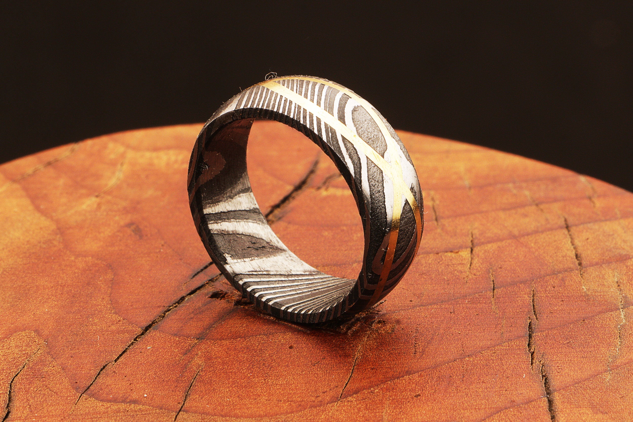 Enthralling Damascus steel Ring with Brass DNA Design Lining. Packed in Special Box. Pro-Regalo7013