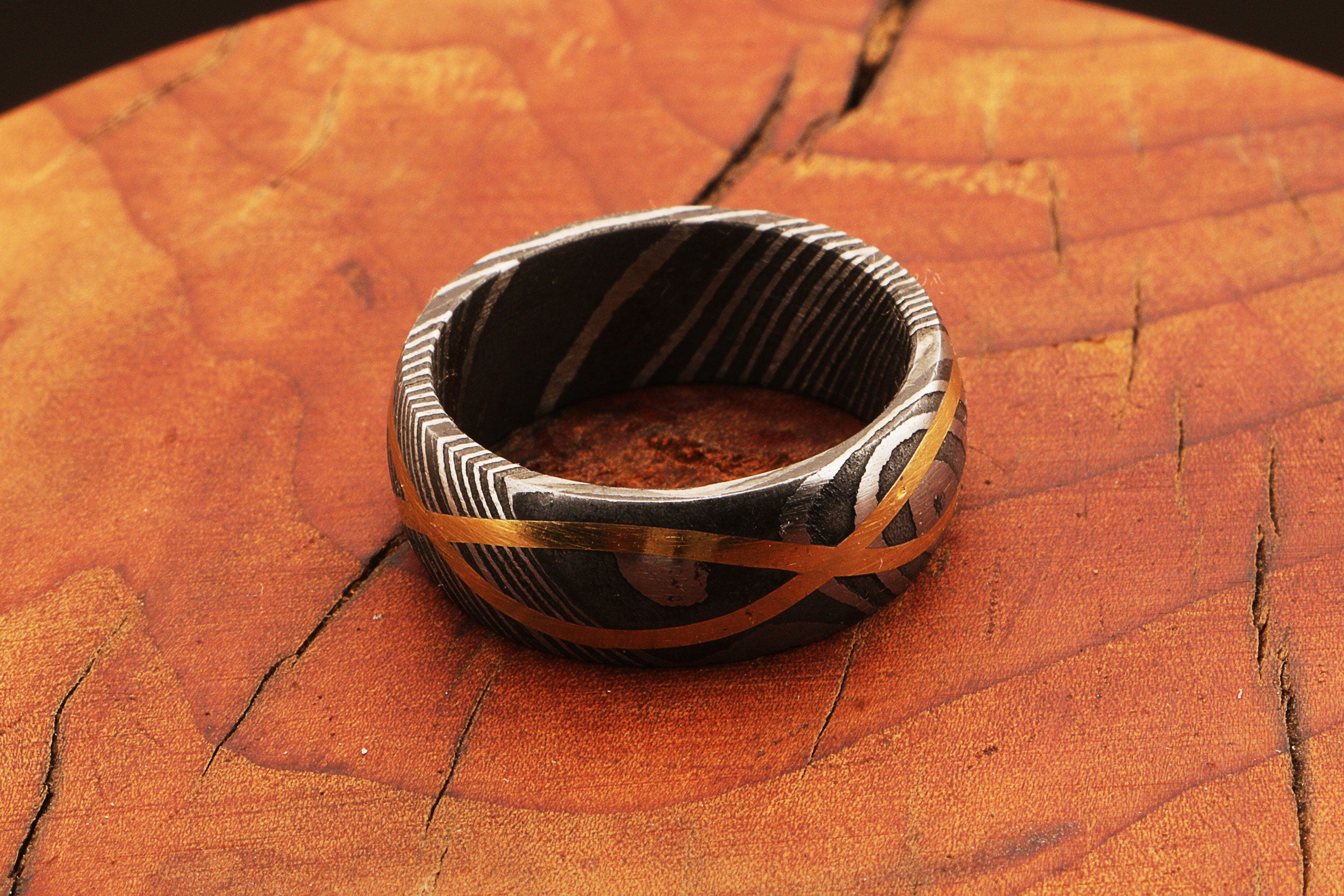 Enthralling Damascus steel Ring with Brass DNA Design Lining. Packed in Special Box. Pro-Regalo7013