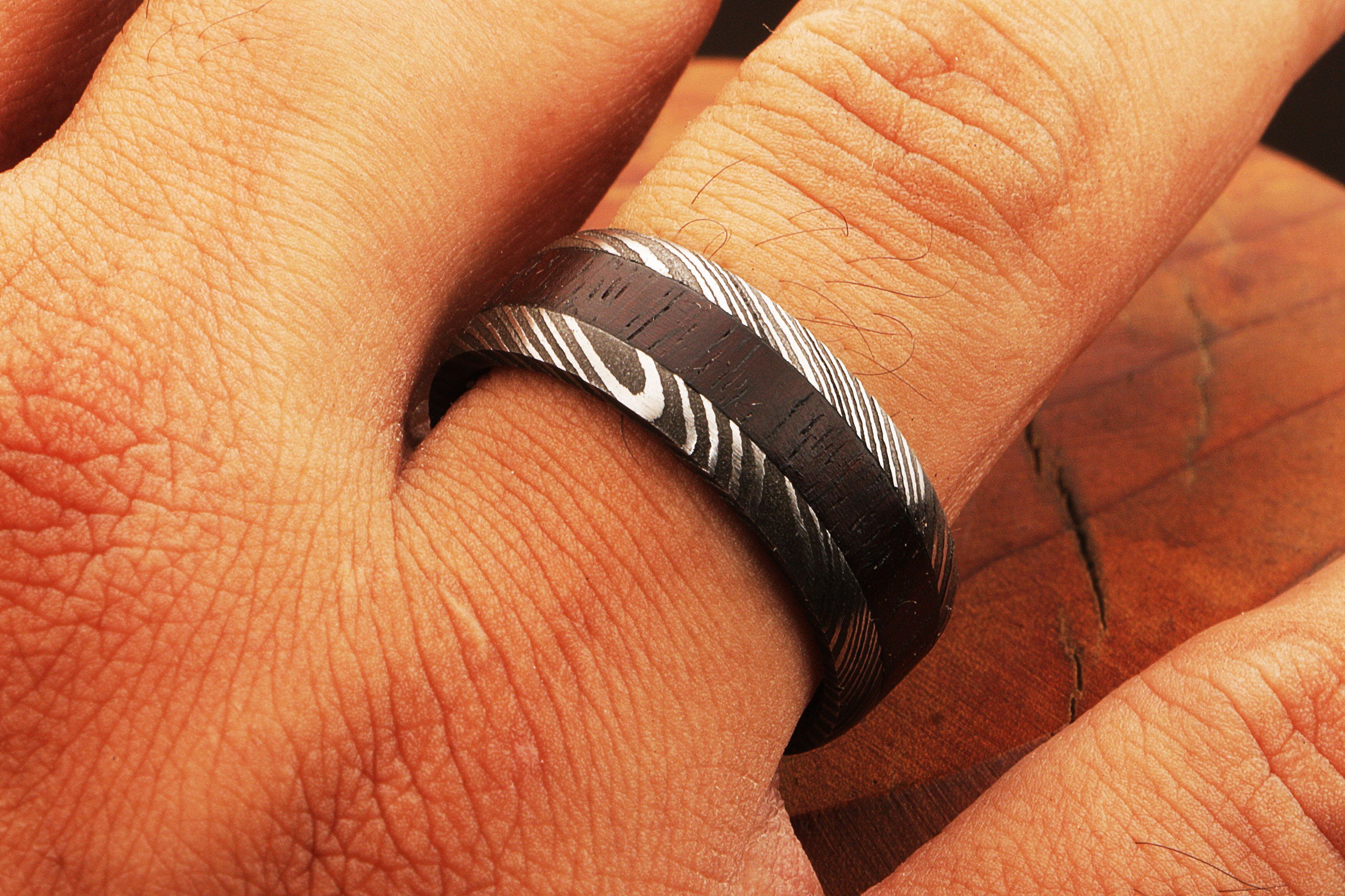 Beguiled Damascus Steel Ring with Dark Wood Inlay between Edges Packed in Special Box.Pro-Regalo7015