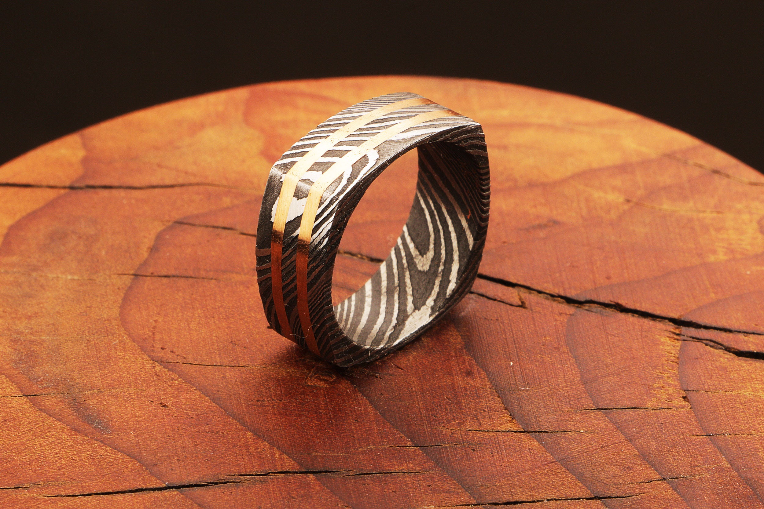 Enthralling Damascus steel Ring with Two Embedded Brass Lines in Unique Style. Pro-Regalo7016