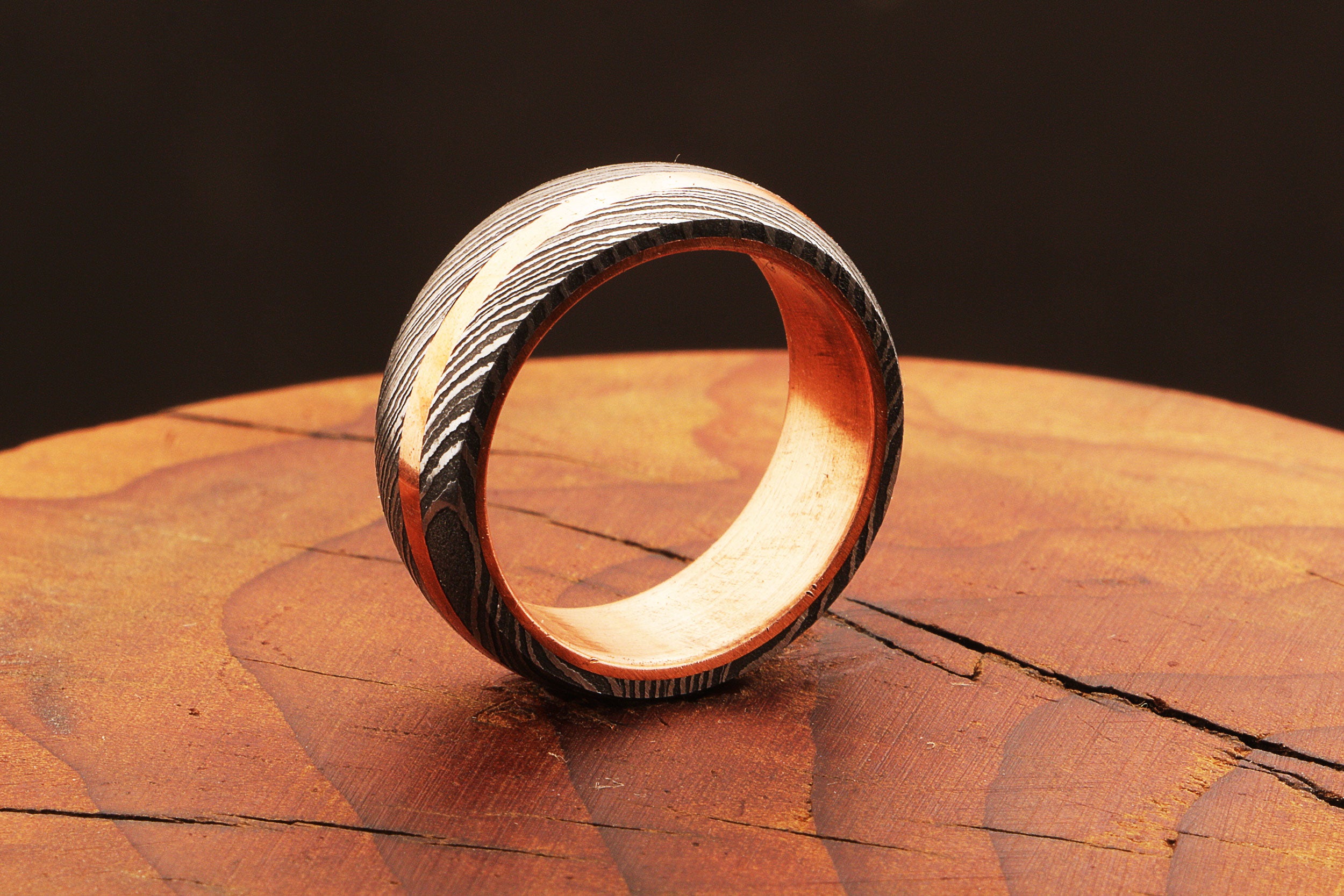 Captivated Brass Barrel Damascus Steel Ring with Embedded Brass Line.Pro-Regalo7017