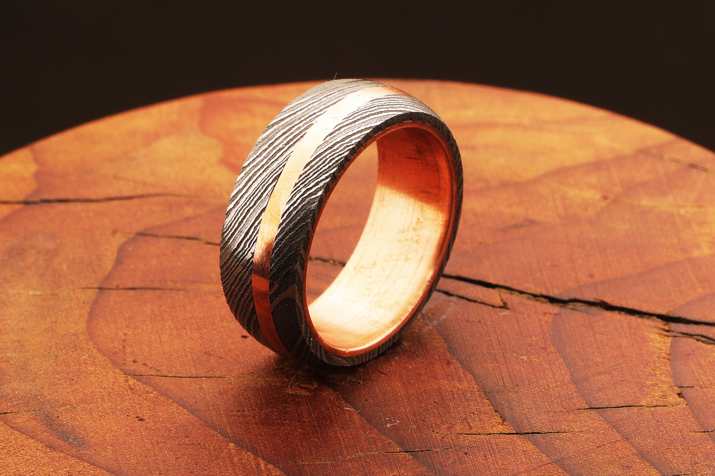 Captivated Brass Barrel Damascus Steel Ring with Embedded Brass Line.Pro-Regalo7017