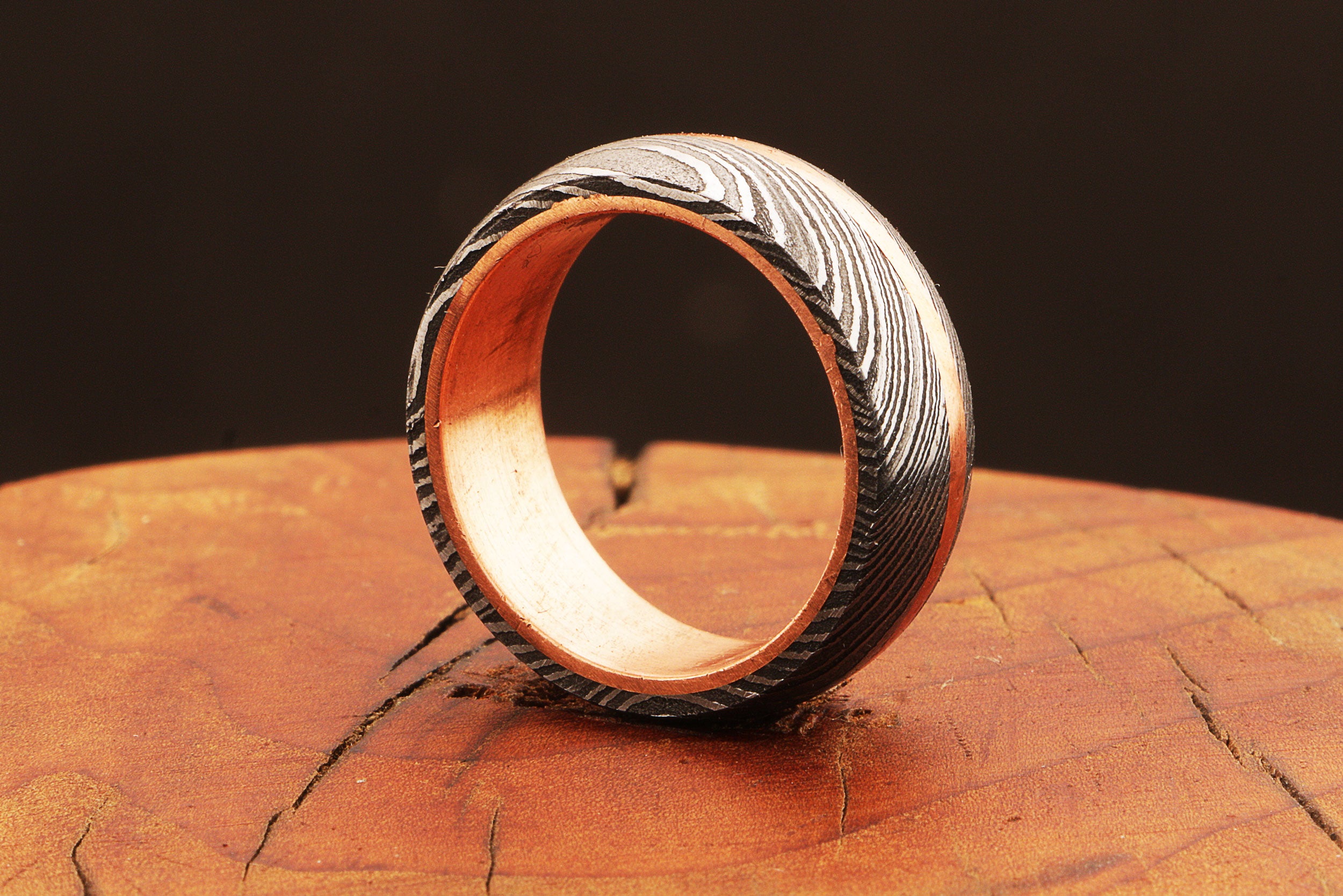 Captivated Brass Barrel Damascus Steel Ring with Embedded Brass Line.Pro-Regalo7017