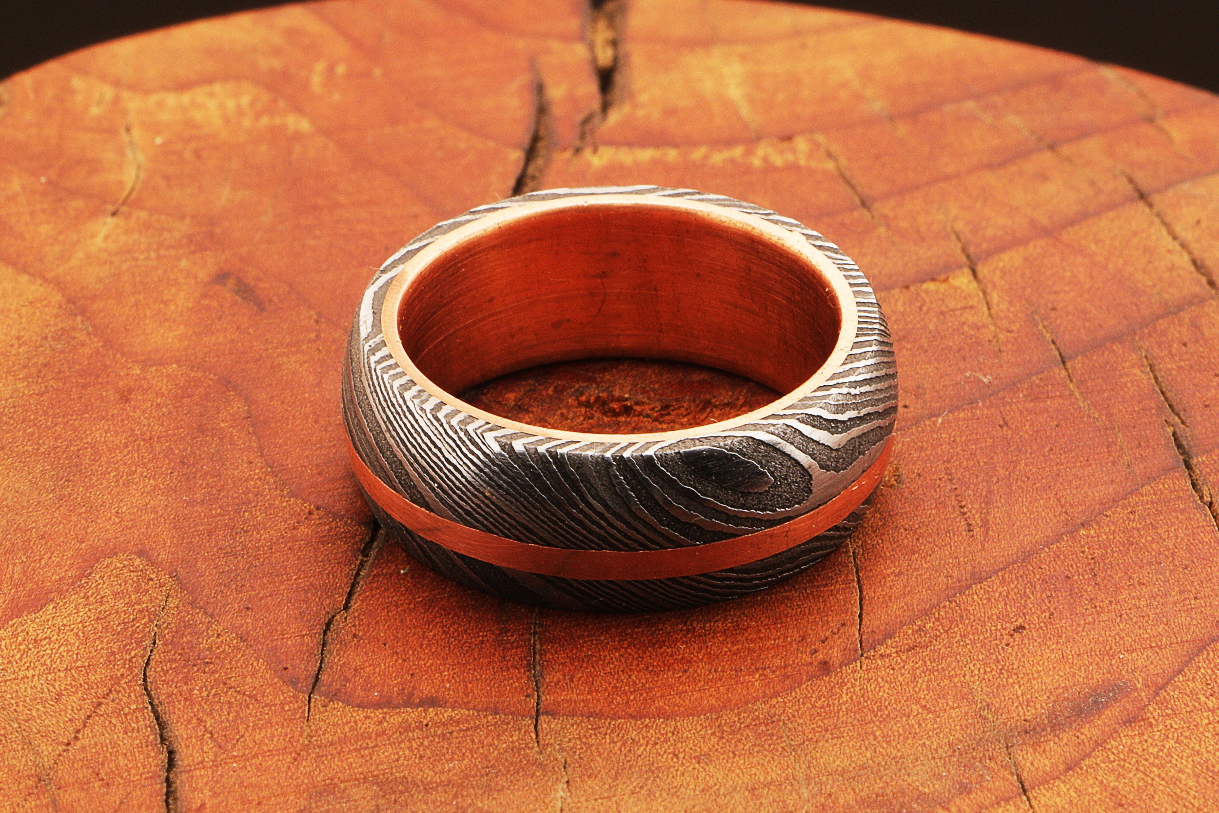 Captivated Brass Barrel Damascus Steel Ring with Embedded Brass Line.Pro-Regalo7017