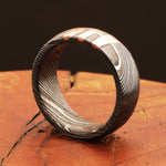 Captivated Damascus Steel Marble Grain Ring with Embedded Brass Cut Lines.Pro-Regalo7018