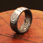 Captivated Damascus Steel Marble Grain Ring with Embedded Brass Cut Lines.Pro-Regalo7018