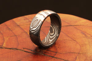 Captivated Damascus Steel Marble Grain Ring with Embedded Brass Cut Lines.Pro-Regalo7018