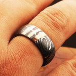 Captivated Damascus Steel Marble Grain Ring with Embedded Brass Cut Lines.Pro-Regalo7018