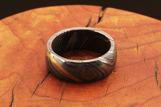 Enthralling Damascus steel Ring with Curved Brass Line Packed in Special Box. Pro7019