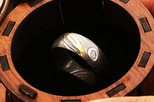 Enthralling Damascus steel Ring with Curved Brass Line Packed in Special Box. Pro7019
