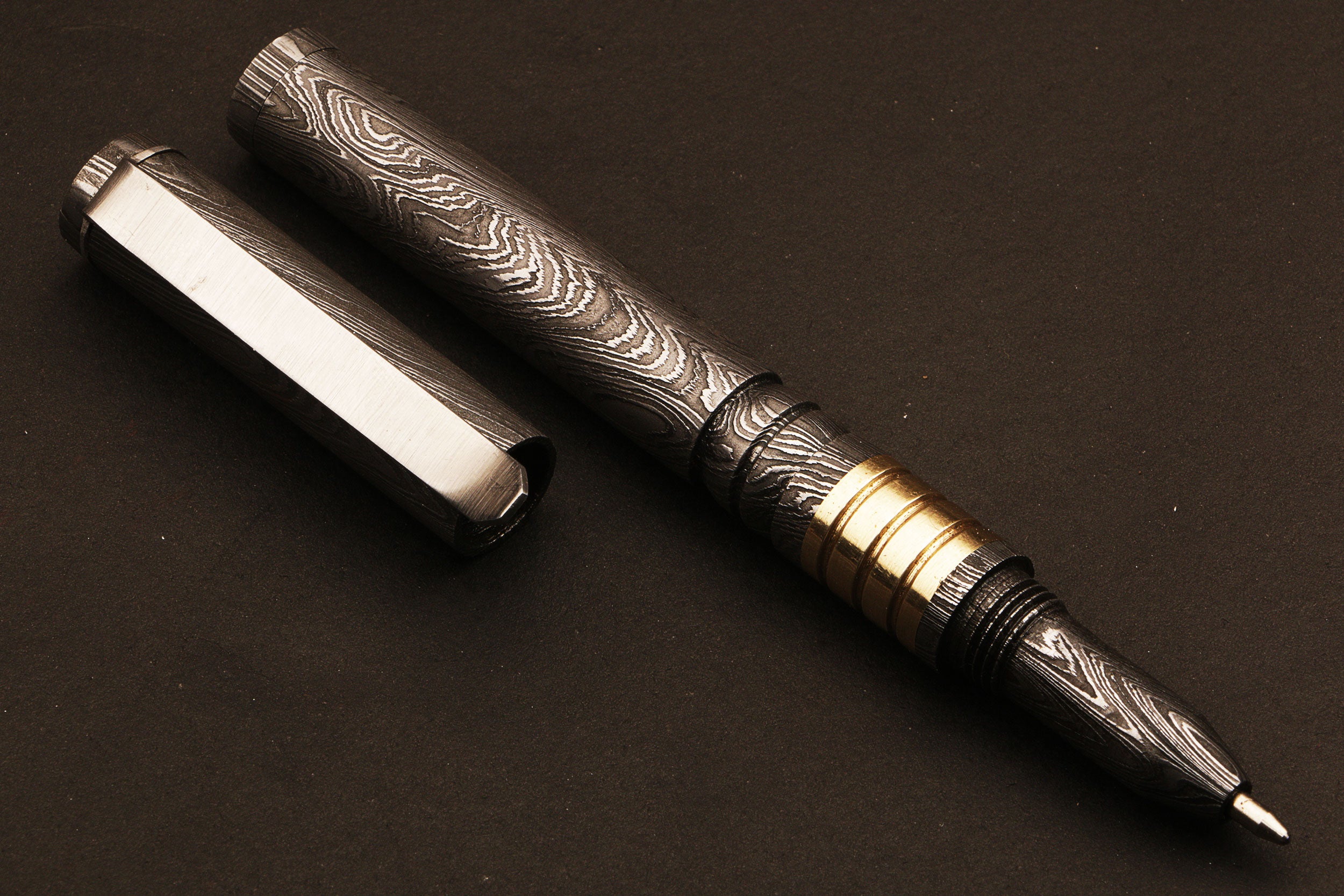 Handcrafted Lavish Damascus steel ballpoint pen with Brass Fittings. Pro-Regalo7004