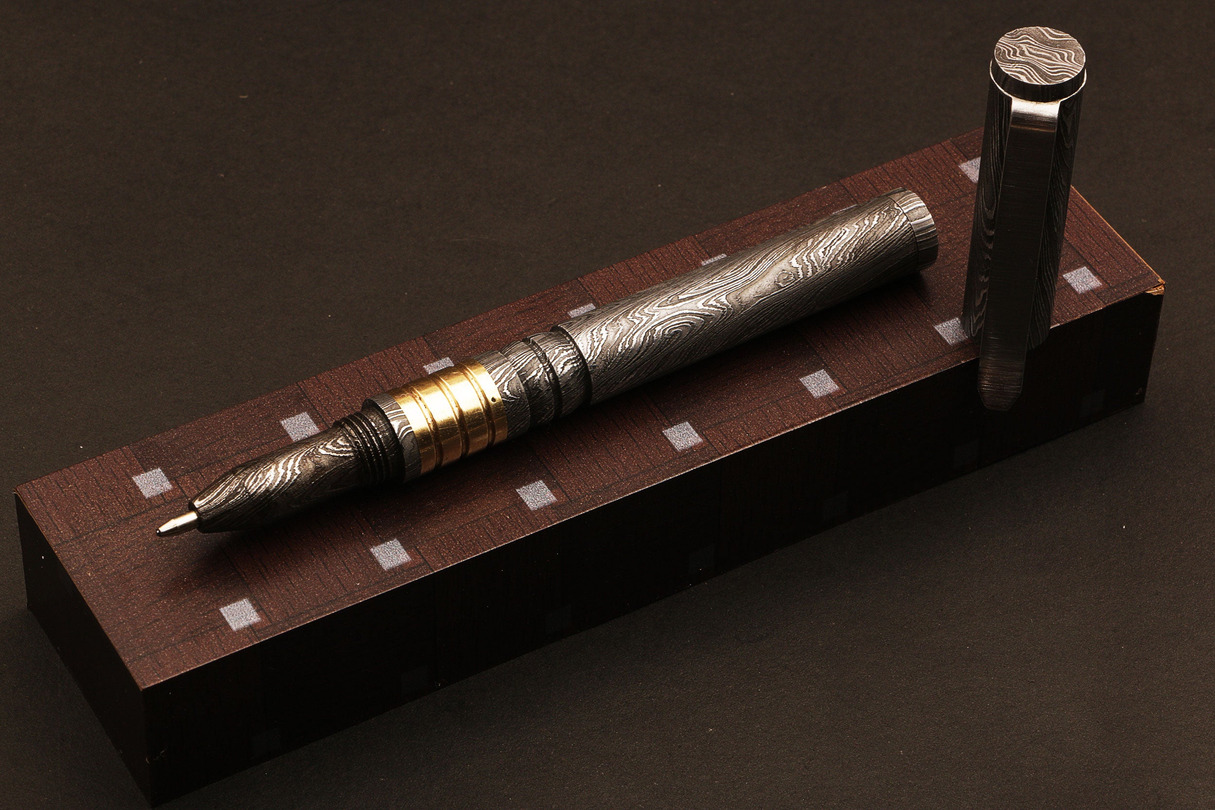 Handcrafted Lavish Damascus steel ballpoint pen with Brass Fittings. Pro-Regalo7004