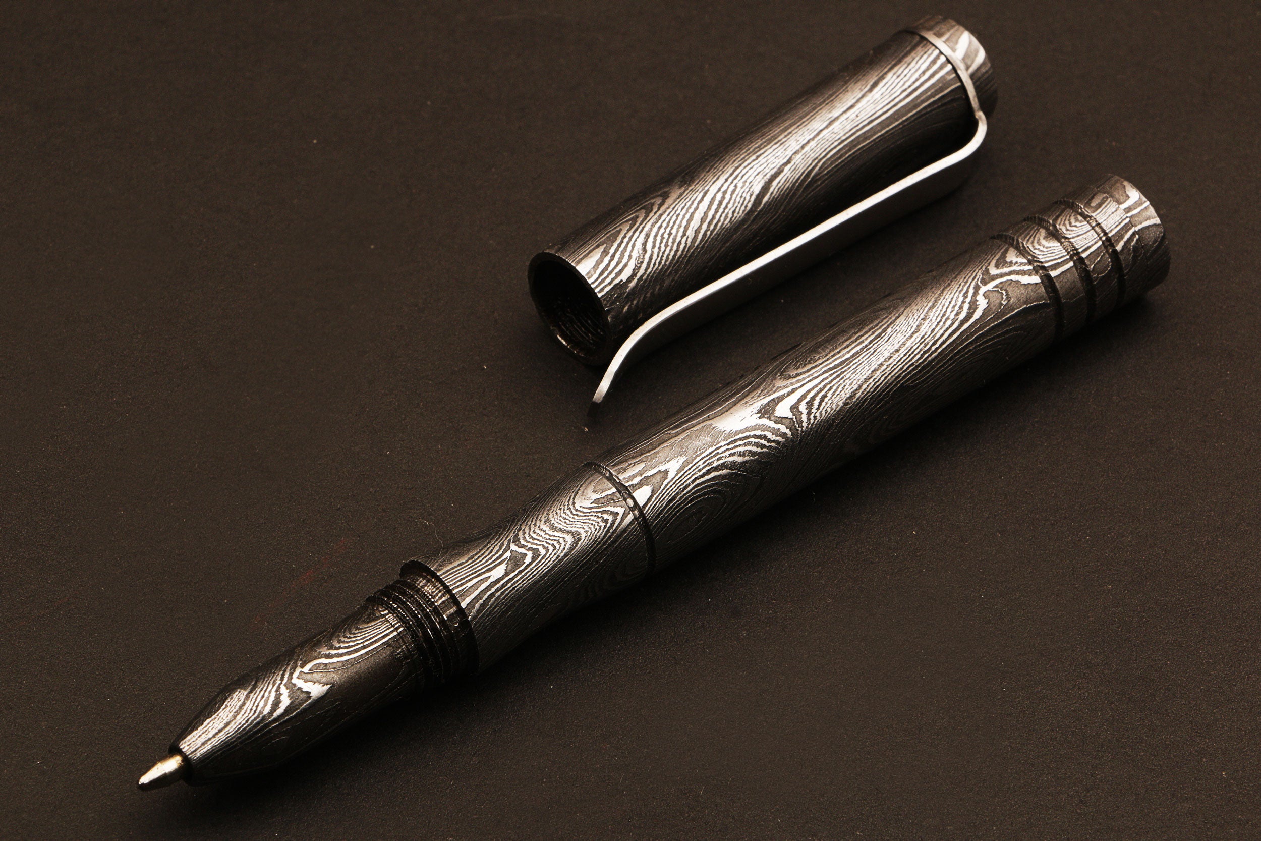 Handmade Splendor Damascus steel ballpoint pen with Pocket Clipper. Pro-Regalo7005