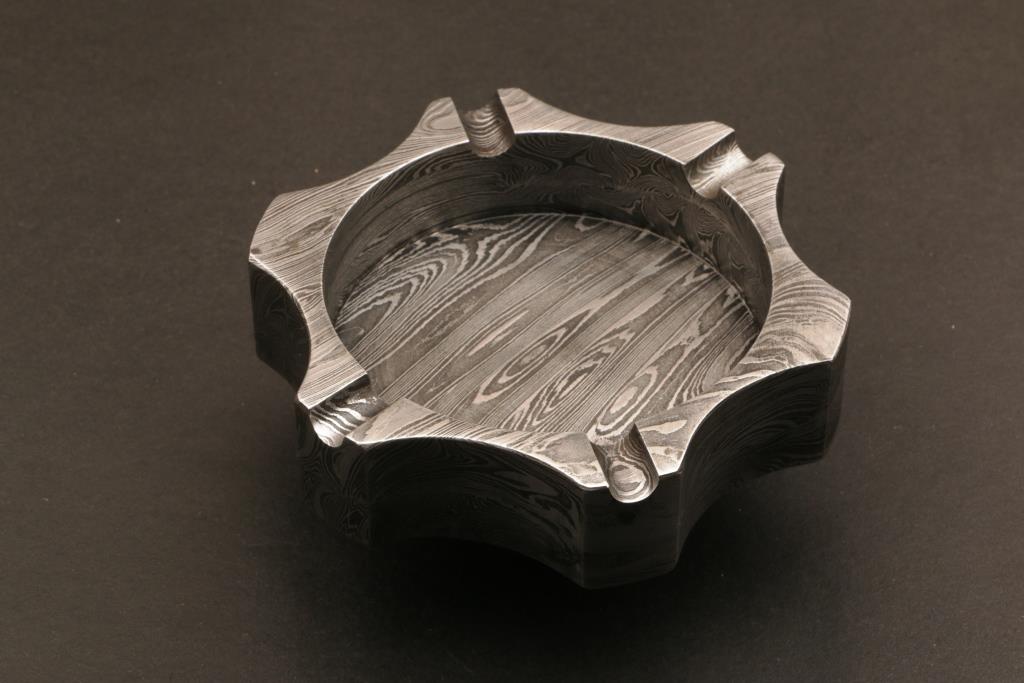 Unique Handmade Damascus steel Ashtray in Edge Design with Rose Wood Box. Pro7001