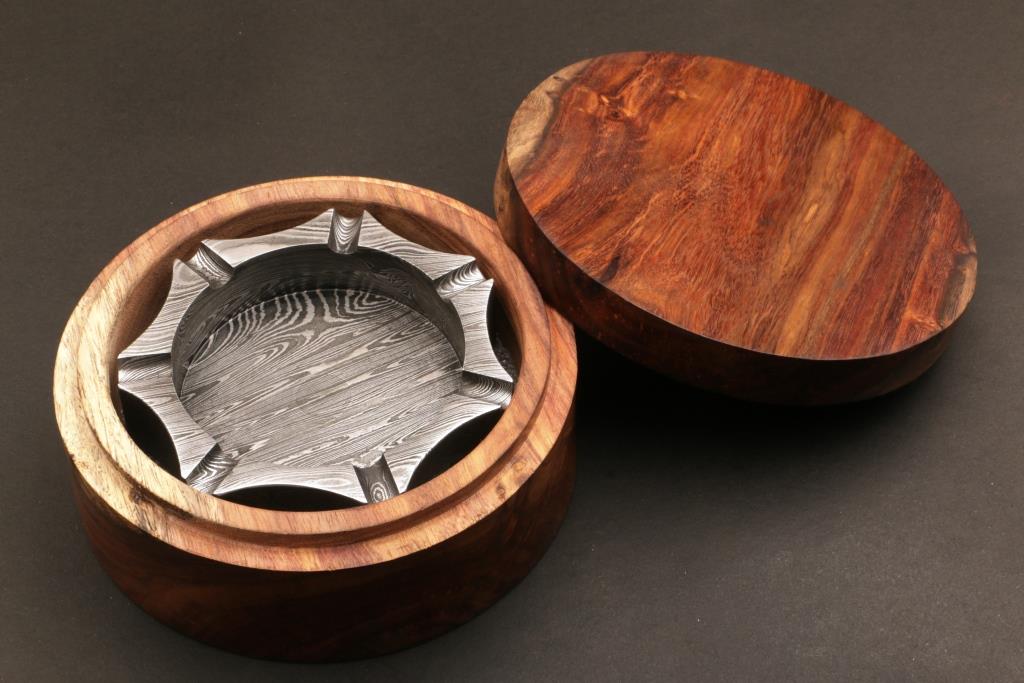 Handmade Damascus steel Heptagonal Cigar Ashtray with Rose Wood Box. Pro-Capolavoro7002