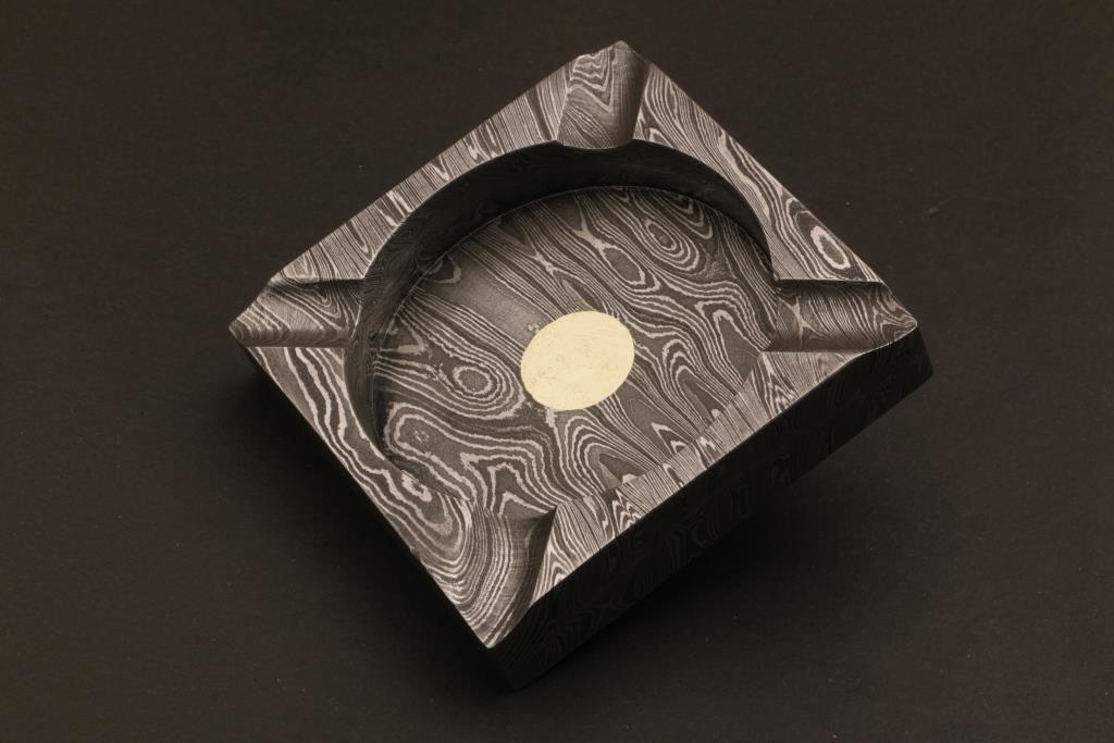 Handmade Damascus steel Square Shaped Cigar Ashtray with Rose Wood Box. Pro-Capolavoro7003