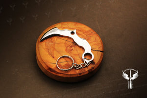 Handmade J2 steel Karambit Shaped Keychain. Buy One Get One Free in a Ash wood Gift Box. Car Gadgets.  Pro-Capolavoro1838