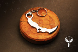 Handmade J2 steel Karambit Shaped Keychain. Buy One Get One Free in a Ash wood Gift Box. Car Gadgets.  Pro-Capolavoro1838