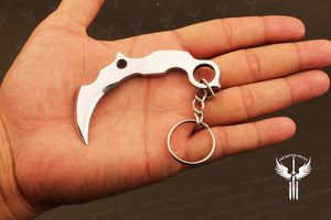 Handmade J2 steel Karambit Shaped Keychain. Buy One Get One Free in a Ash wood Gift Box. Car Gadgets.  Pro-Capolavoro1838