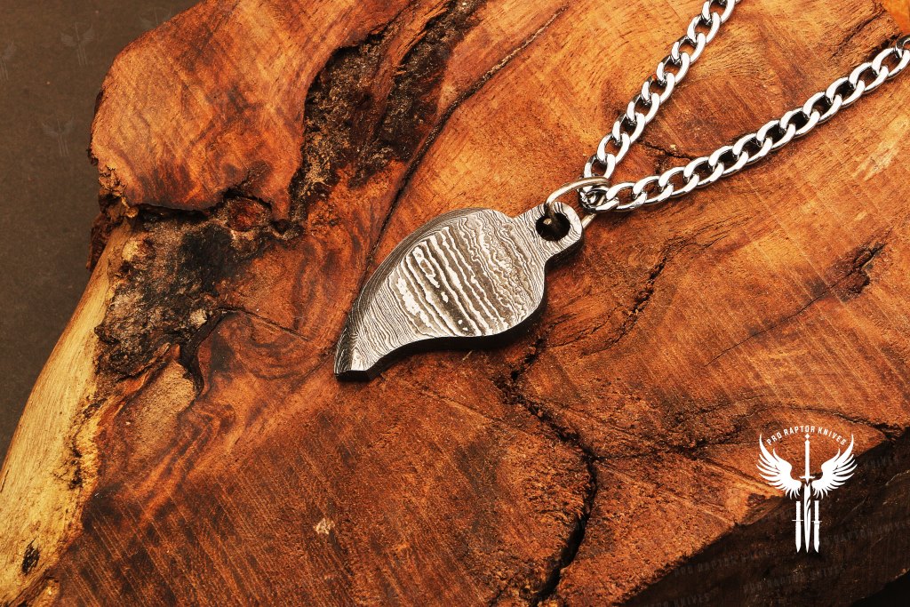 Handmade Damascus steel Leaf shaped Pendant. Packed in Ash Wood Gift Box. Pro-Capolavoro1841