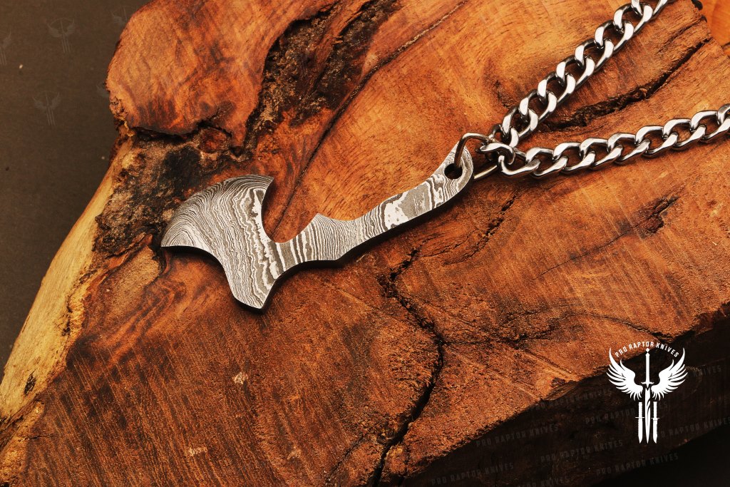 Damascus steel Axe Shaped Necklace Packed in Ash wood Gift Box. Pro-Capolavoro1843