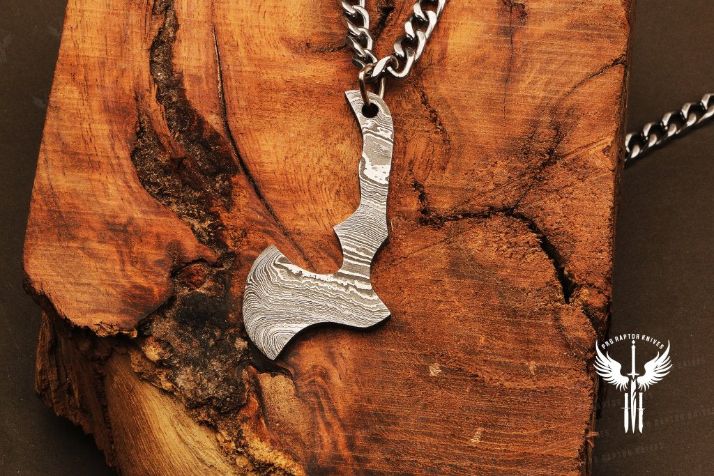 Damascus steel Axe Shaped Necklace Packed in Ash wood Gift Box. Pro-Capolavoro1843