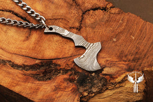 Damascus steel Axe Shaped Necklace Packed in Ash wood Gift Box. Pro-Capolavoro1843