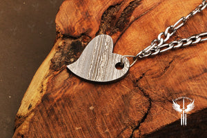 Damascus steel Heart shaped Necklace Packed in Ash wood Gift Box . Pro-Capolavoro1845