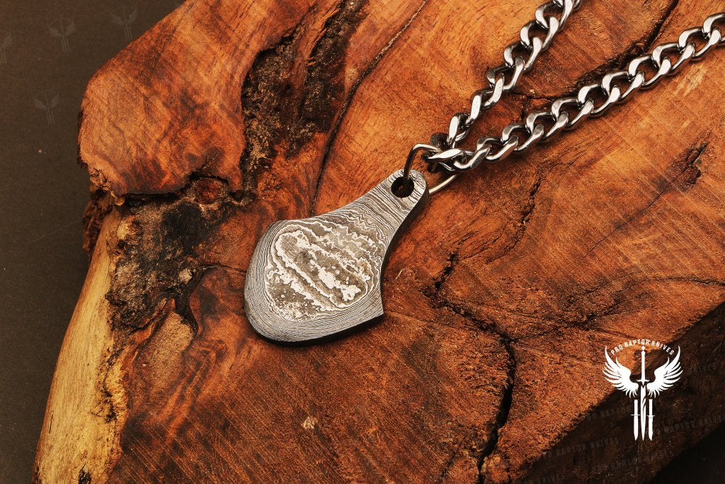 Unisex Damascus steel Pendant with  Ash wood Gift Box. Pro-Capolavoro1844