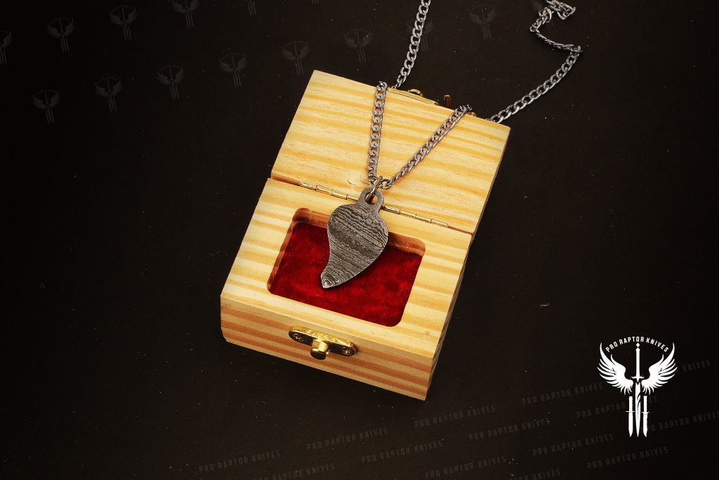 Handmade Damascus steel Leaf shaped Pendant. Packed in Ash Wood Gift Box. Pro-Capolavoro1841