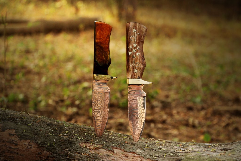 Handmade Copper Damascus Camping Skinner with Ash wood Embroidered Handle. Pro-Tenace1604