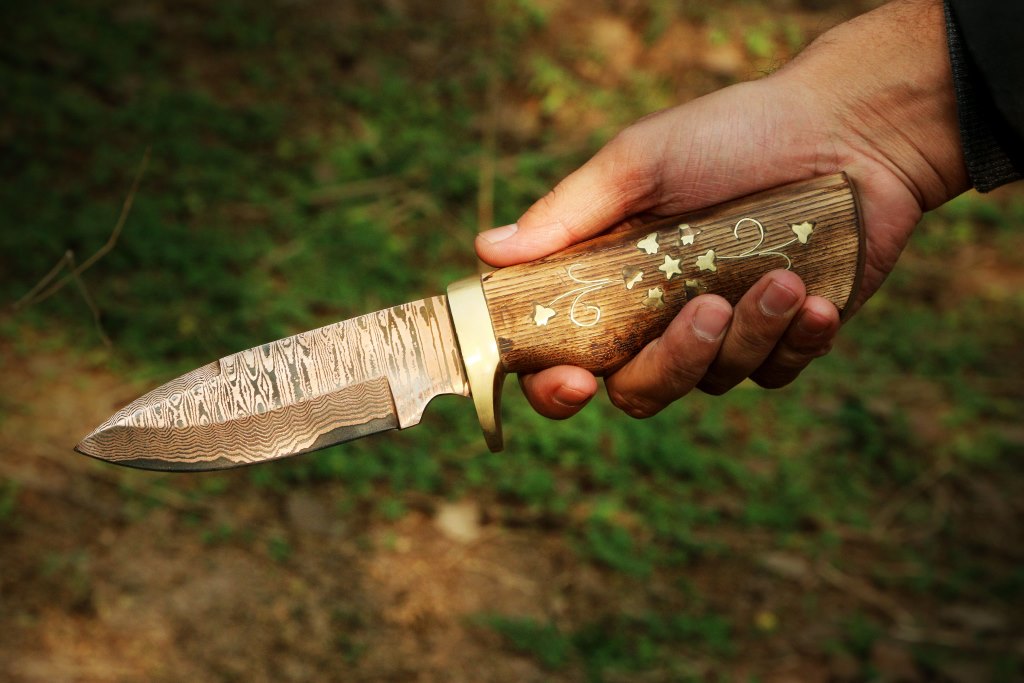 Handmade Copper Damascus Camping Skinner with Ash wood Embroidered Handle. Pro-Tenace1604